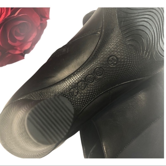 ECCO NWOB Ankle Bootie - Picture 9 of 10